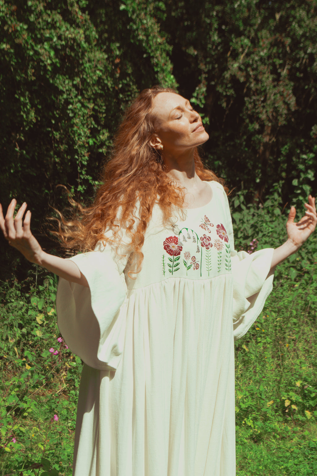 Gaia ft. Midsummer Meadow Appliqué