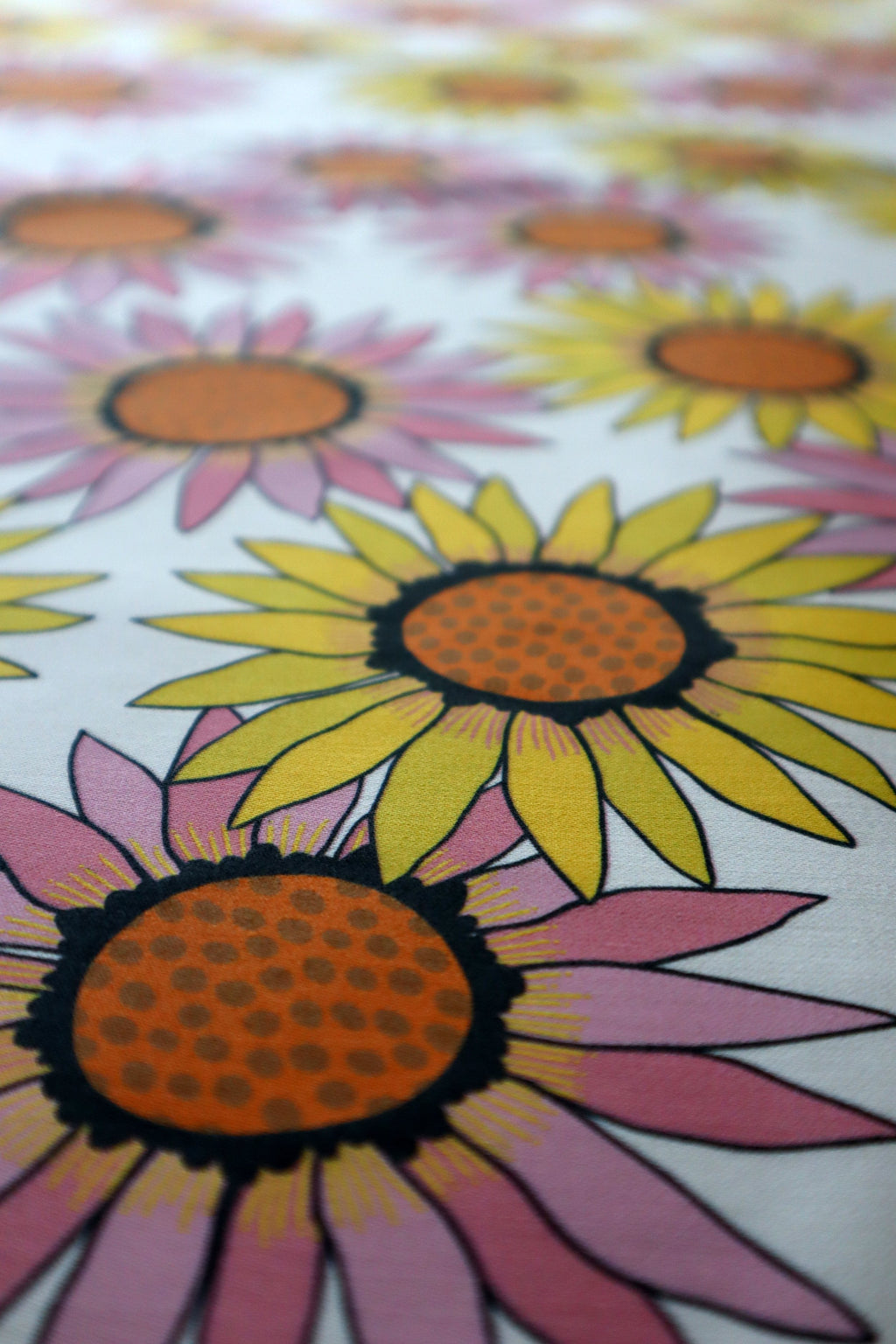 Moon Daisy 100% Organic Cotton Sateen (per meter)