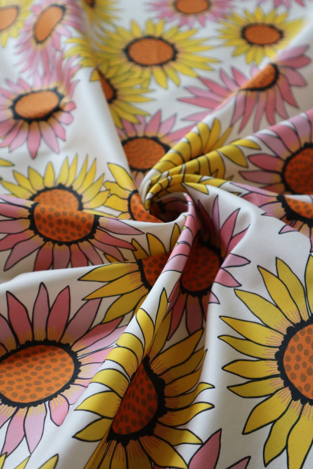 Moon Daisy 100% Organic Cotton Sateen (per meter)