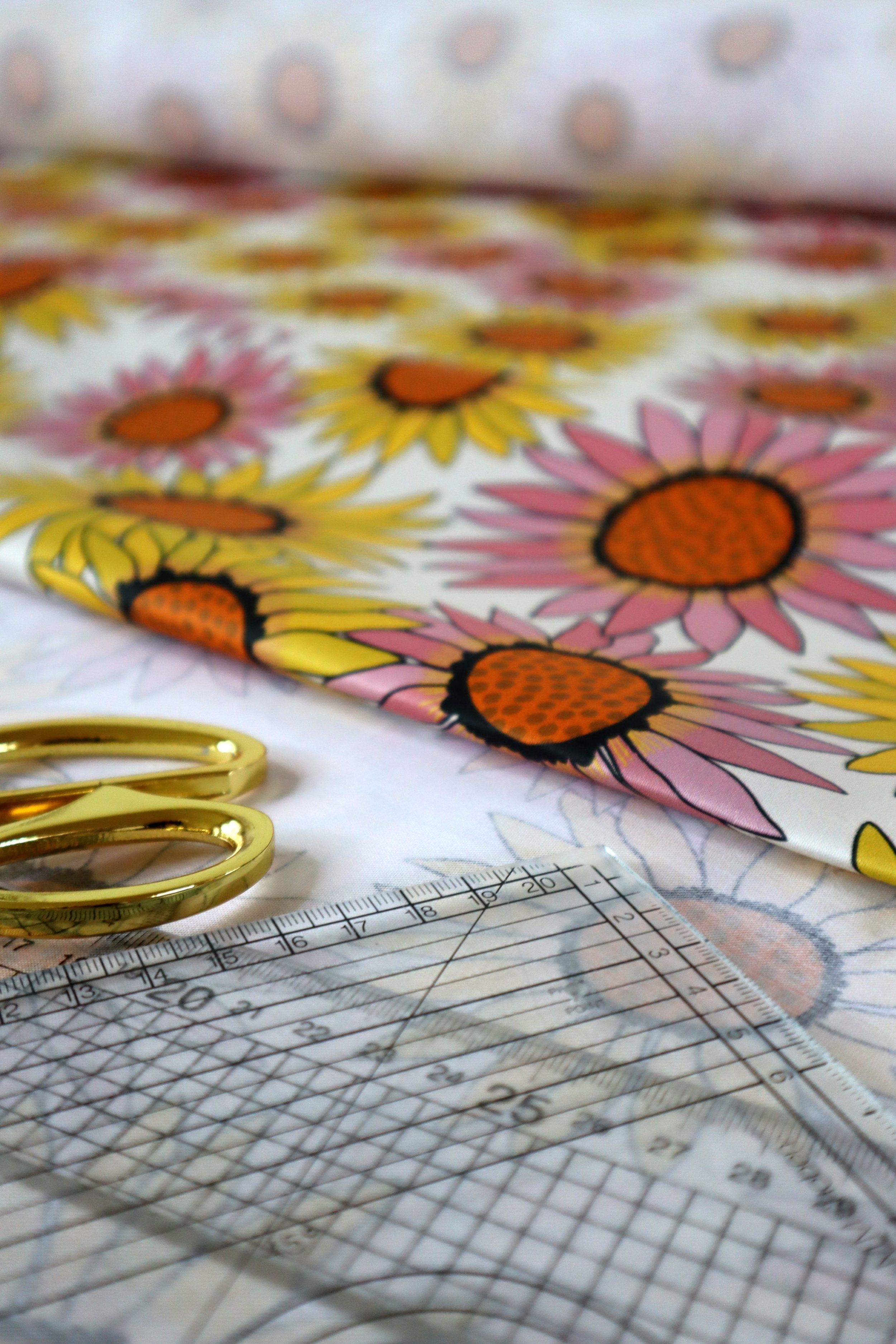 Moon Daisy 100% Organic Cotton Sateen (per meter)