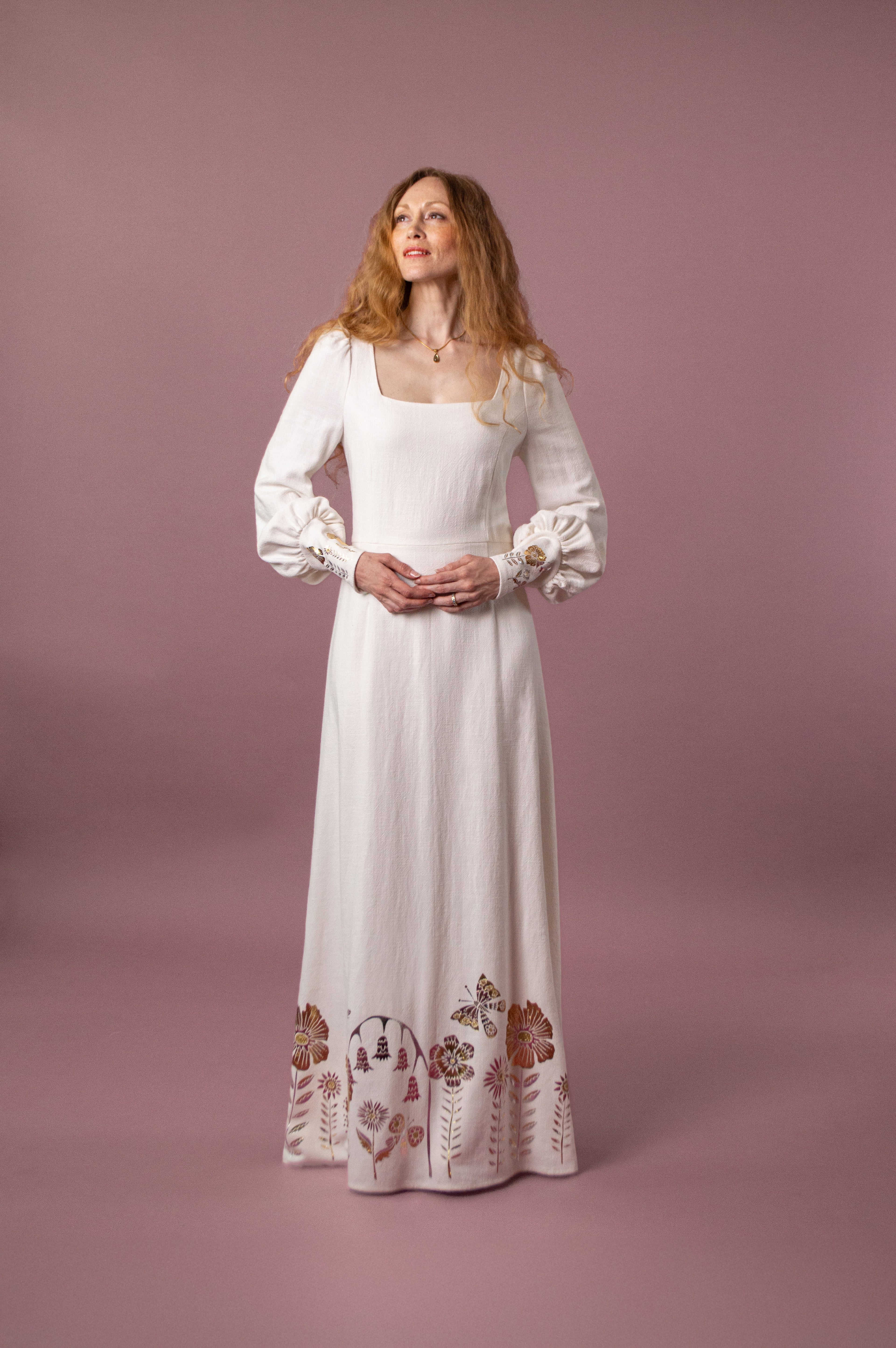 Deva ft. Midsummer Meadow Appliqué