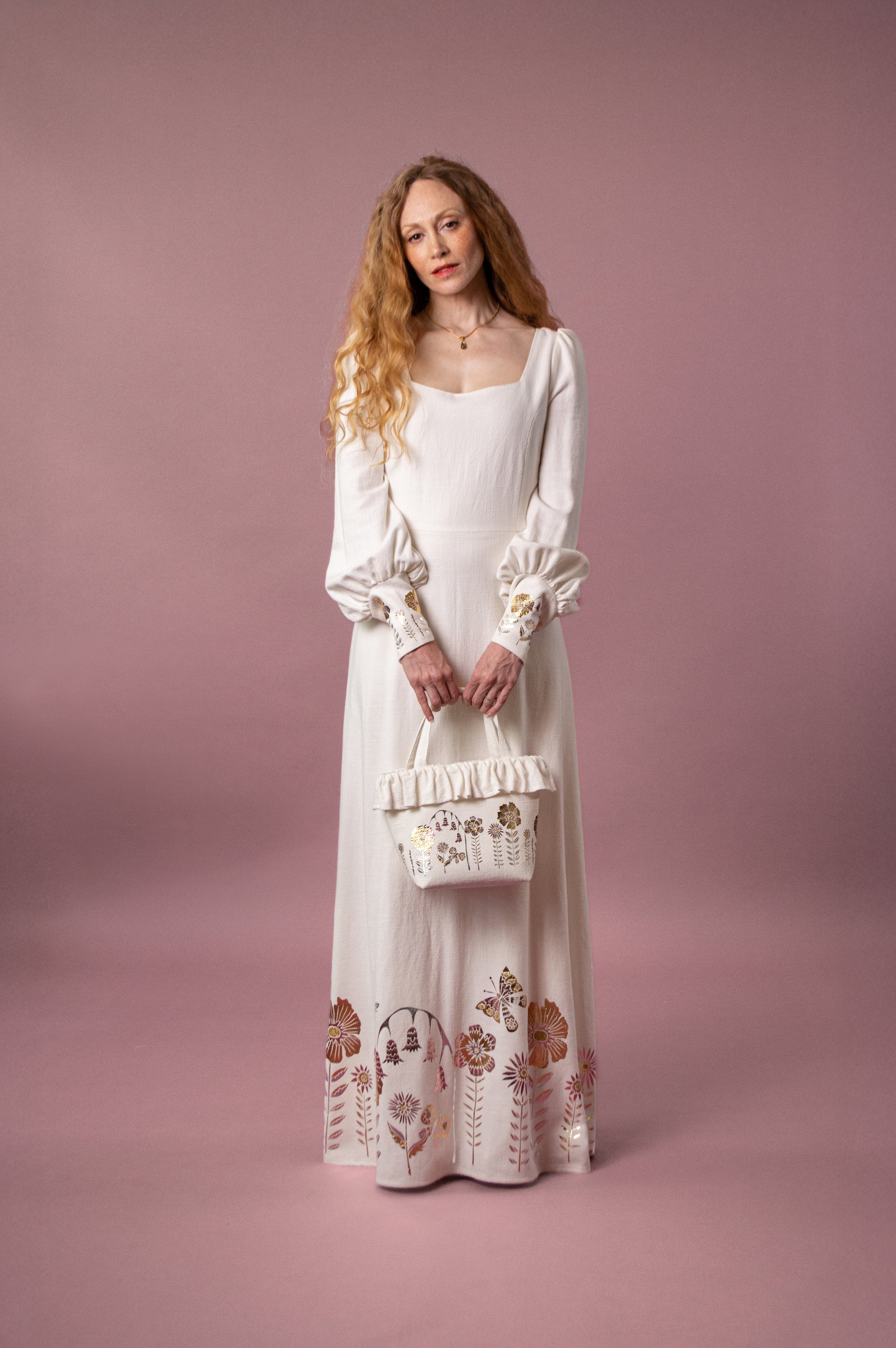 Deva ft. Midsummer Meadow Appliqué