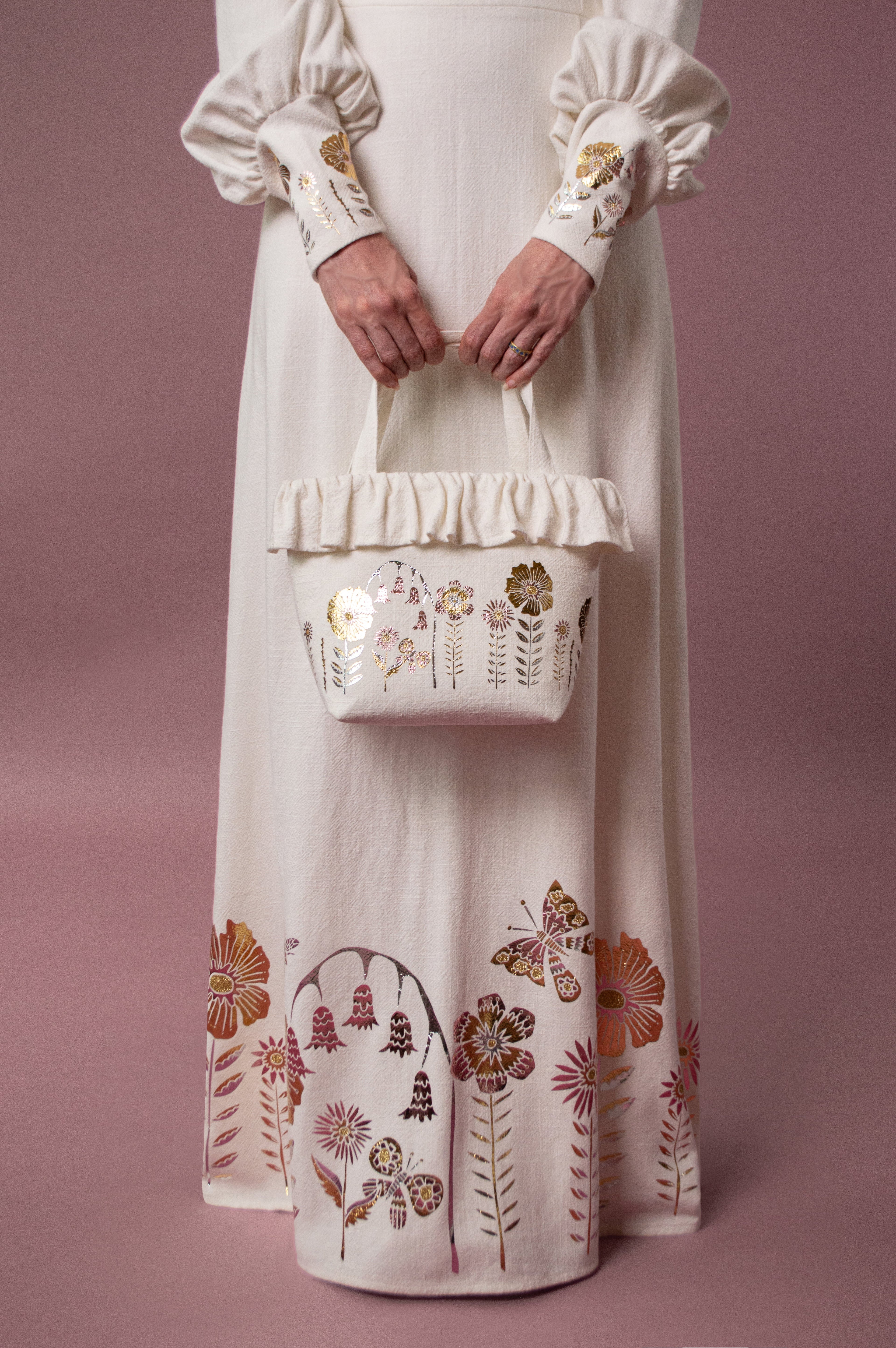 Clara ft. Midsummer Meadow Goldleaf Appliqué